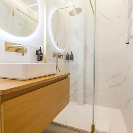 Guernica Luxury Duplex - Location, Light, And Art Madrid