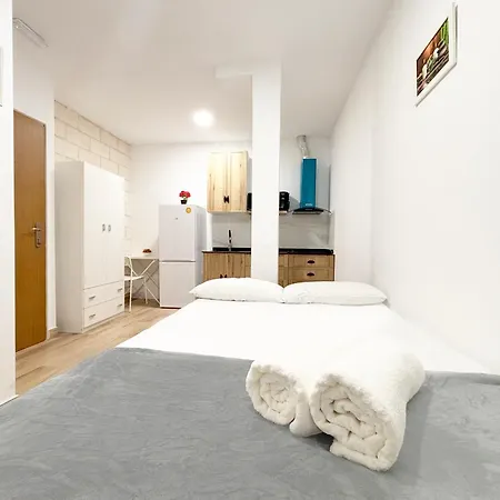 Centrico, Luminoso Y Nuevo Apartamento Madri