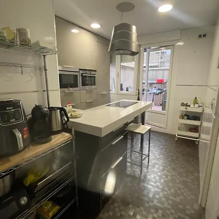 Amplia Con Bano A 5 Min Retiro Bed & Breakfast *