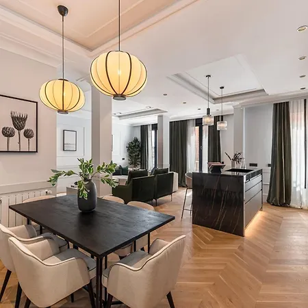 Royal Crest Deluxe * Madrid