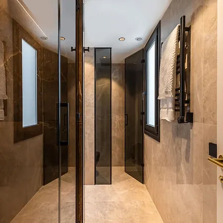 Royal Crest Deluxe Madrid
