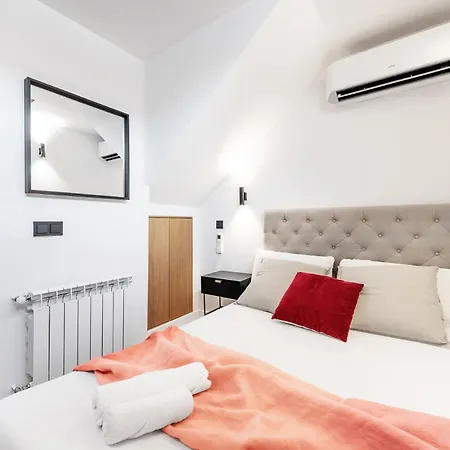 Bright & Cozy -2beds 1bath-tirso De Molina Apartment *