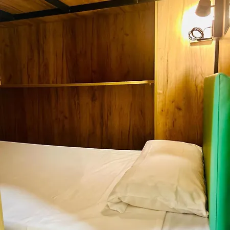 Capsule hotel Urban Madrid