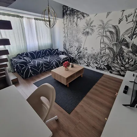 Estupendo Atico Triplex En Arapiles * Madrid