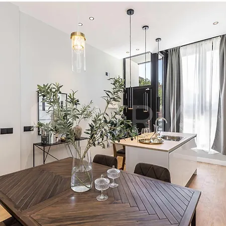 Flat 5 10m Walk To Bernabeu Real Stadium Apartment Madrid