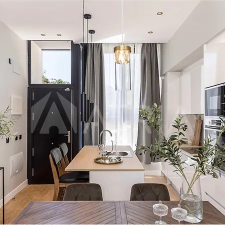 Flat 5 10m Walk To Bernabeu Real Stadium Apartment