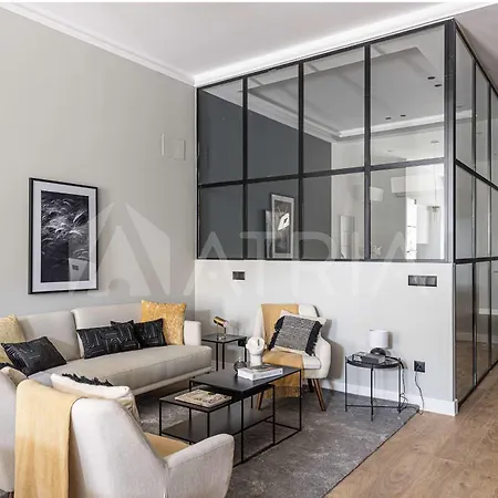 Designer 4 Apartment *