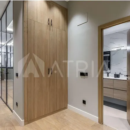 Designer 4 Apartment *