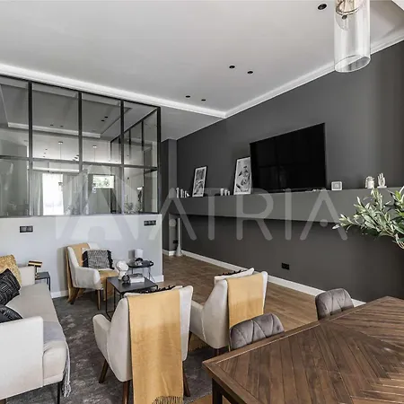Designer 4 Apartment *