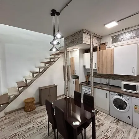 And Quiet Flat In Apartment *