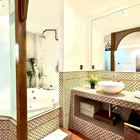 Con Jacuzzi Apartment