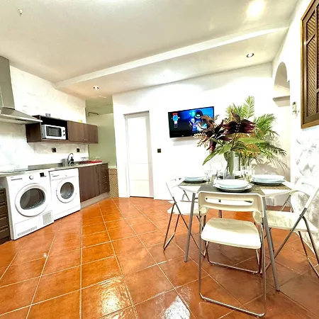Con Jacuzzi Apartment