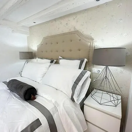 Chic Penthouse With Urban Charm & Rooftop Apartamento Madrid