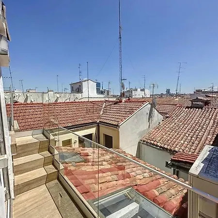 Chic Penthouse With Urban Charm & Rooftop Apartment Madrid