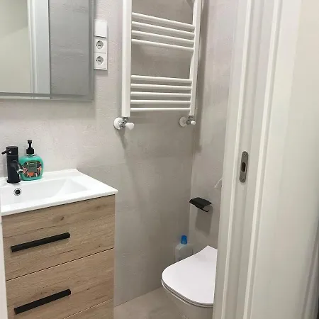 Aura Salamanca 2 Bedroom Flat With Balcony *