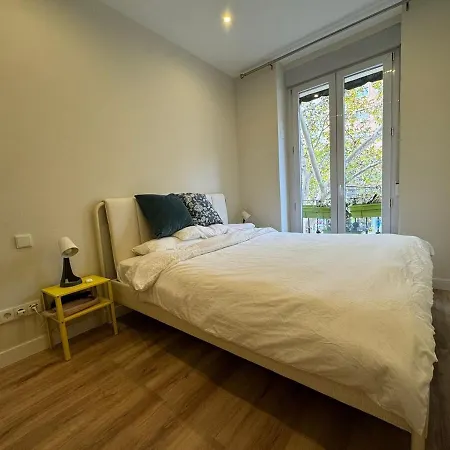 Aura Salamanca 2 Bedroom Flat With Balcony *