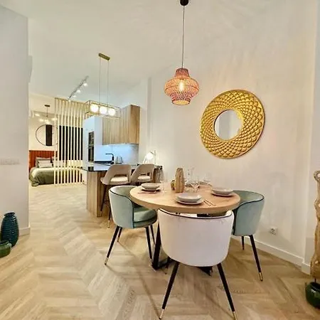 Modern & Bright Studio