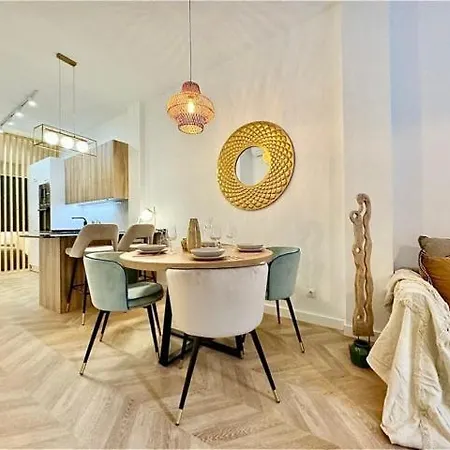 Modern & Bright Studio