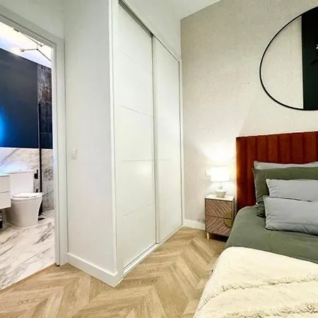 Modern & Bright Studio Apartment *