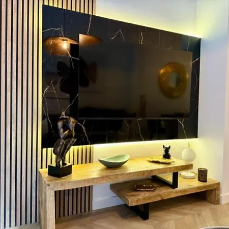 Modern & Bright Studio *