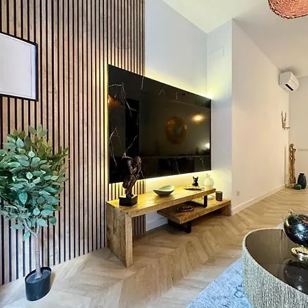 Modern & Bright Studio Apartment *