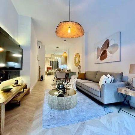 Modern & Bright Studio *