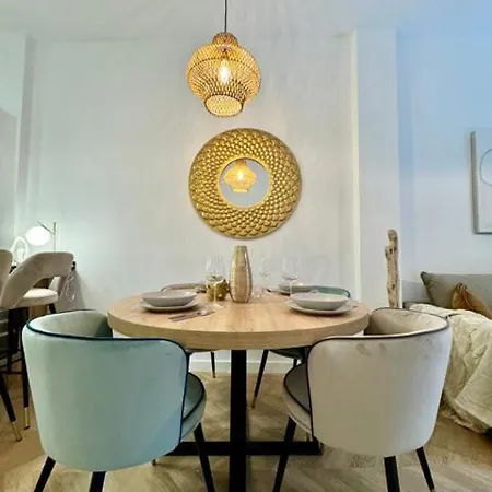 Modern & Bright Studio Apartment