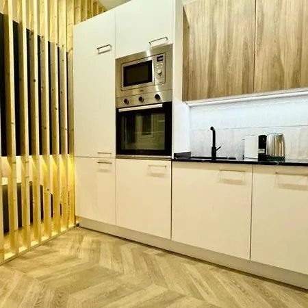 Modern & Bright Studio Apartment