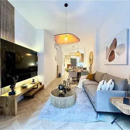 Modern & Bright Studio Apartment *