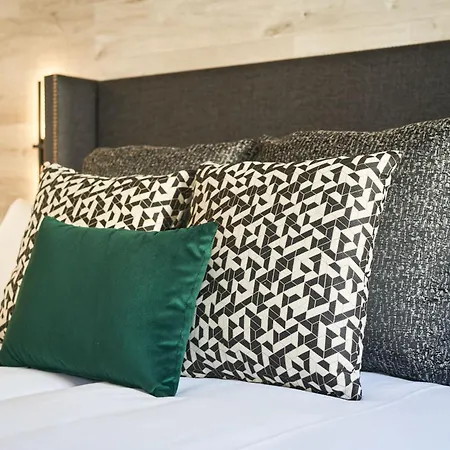 Regina Hotell 4*