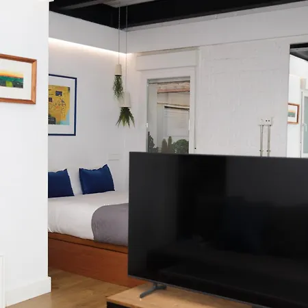 Industrial Loft & Private Courtyard Acacias *