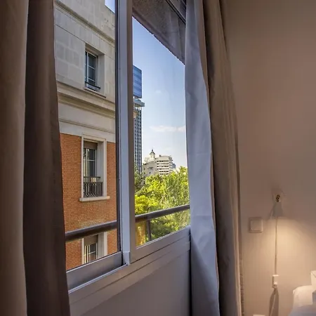 Location Puerta De Alcala Apartment *