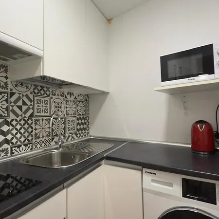 Centrally Located In 3i Apartment