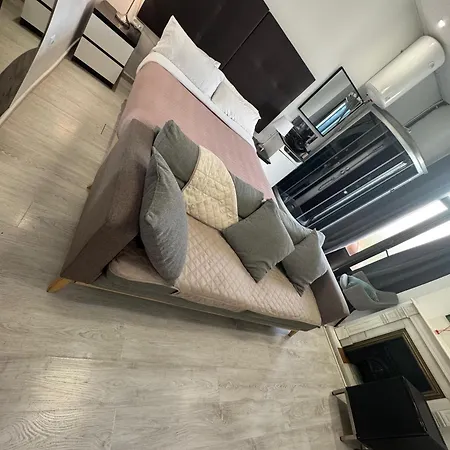 Opera Lux Guest house *