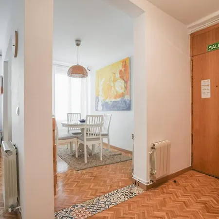 Bright & Cozy 2bd - Opera Area Apartment *