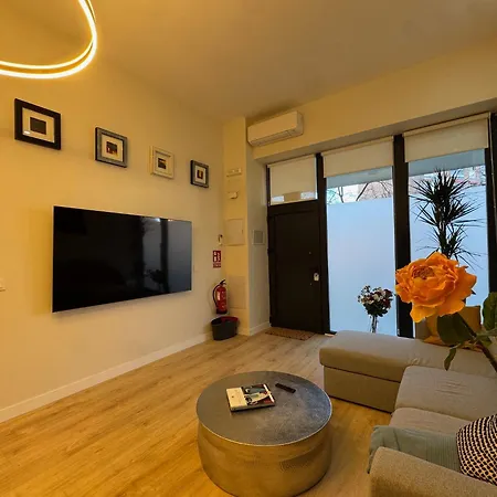 Gold Aparment Wifi Ac Services E1 *