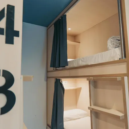 Mola Hostel *