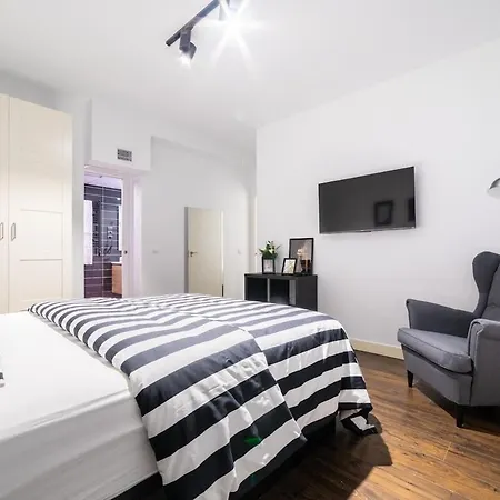 Charming Modern In Barrio De Letras *