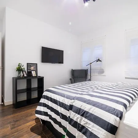 Charming Modern In Barrio De Letras