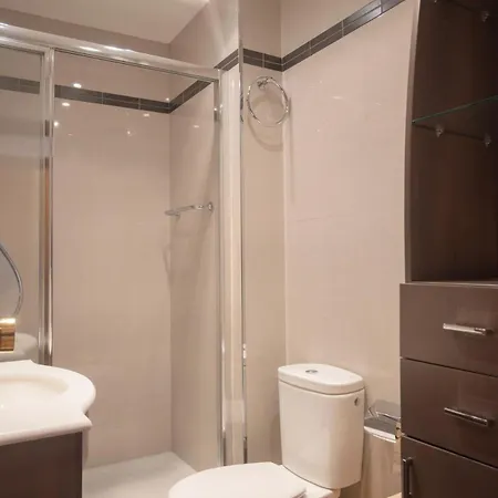 Apartment Cozy 3-bedroom With Balcony In Chamberi Temporal Fei5