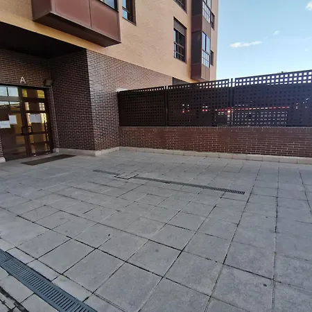 Con Garaje Y Piscina Apartment Madrid
