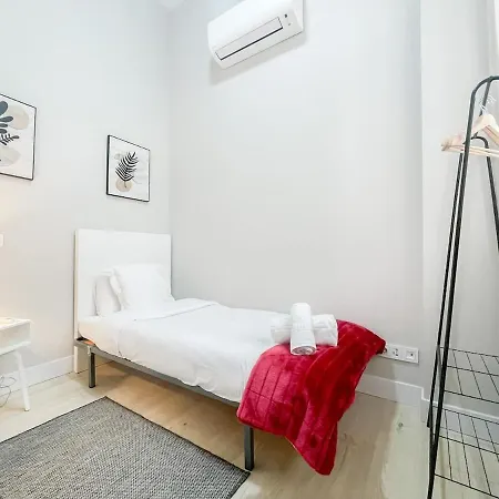 Tranquil Loft In Bernabeu Madrid