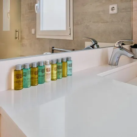 1 Bedroom 1 Bathroom Furnished - Salamanca - Stylish Wterrace - Mintystay Apartment *