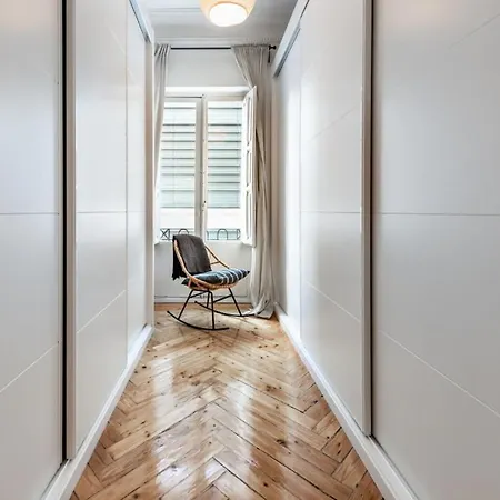 Апартаменты 4 Bedrooms 2 Bathrooms Furnished - Salamanca - Luxurious - Mintystay