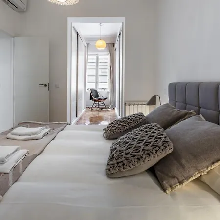 4 Bedrooms 2 Bathrooms Furnished - Salamanca - Luxurious - Mintystay Апартаменты *