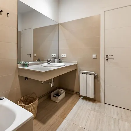 4 Bedrooms 2 Bathrooms Furnished - Salamanca - Luxurious - Mintystay