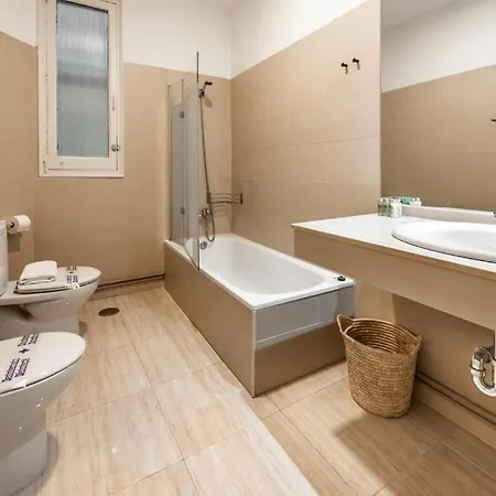 4 Bedrooms 2 Bathrooms Furnished - Salamanca - Luxurious - Mintystay *