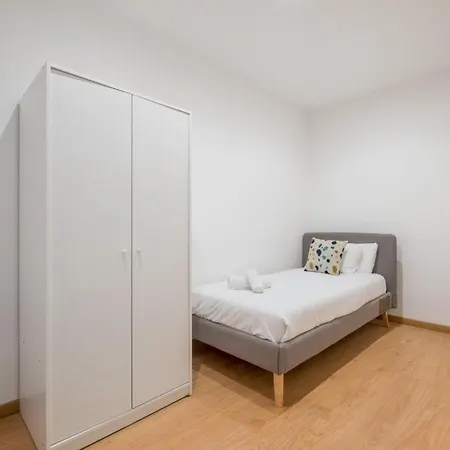 4 Bedrooms 2 Bathrooms Furnished - Salamanca - Bright - Mintystay