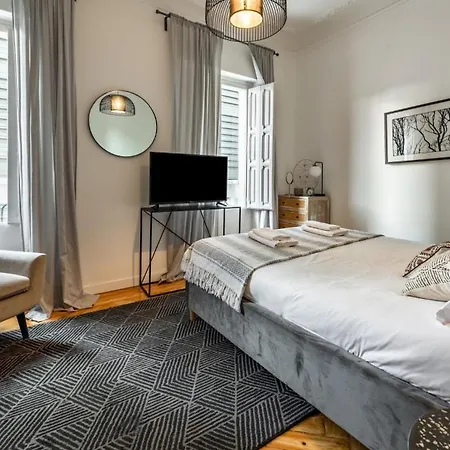 4 Bedrooms 2 Bathrooms Furnished - Salamanca - Luxurious - Mintystay Apartment *