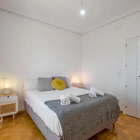 4 Bedrooms 2 Bathrooms Furnished - Salamanca - Bright - Mintystay Apartment Madrid
